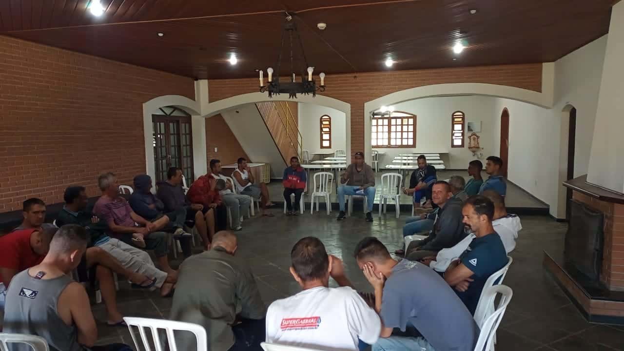 Clínica de Recuperação em Taubaté – SP - Sessão de terapia em grupo