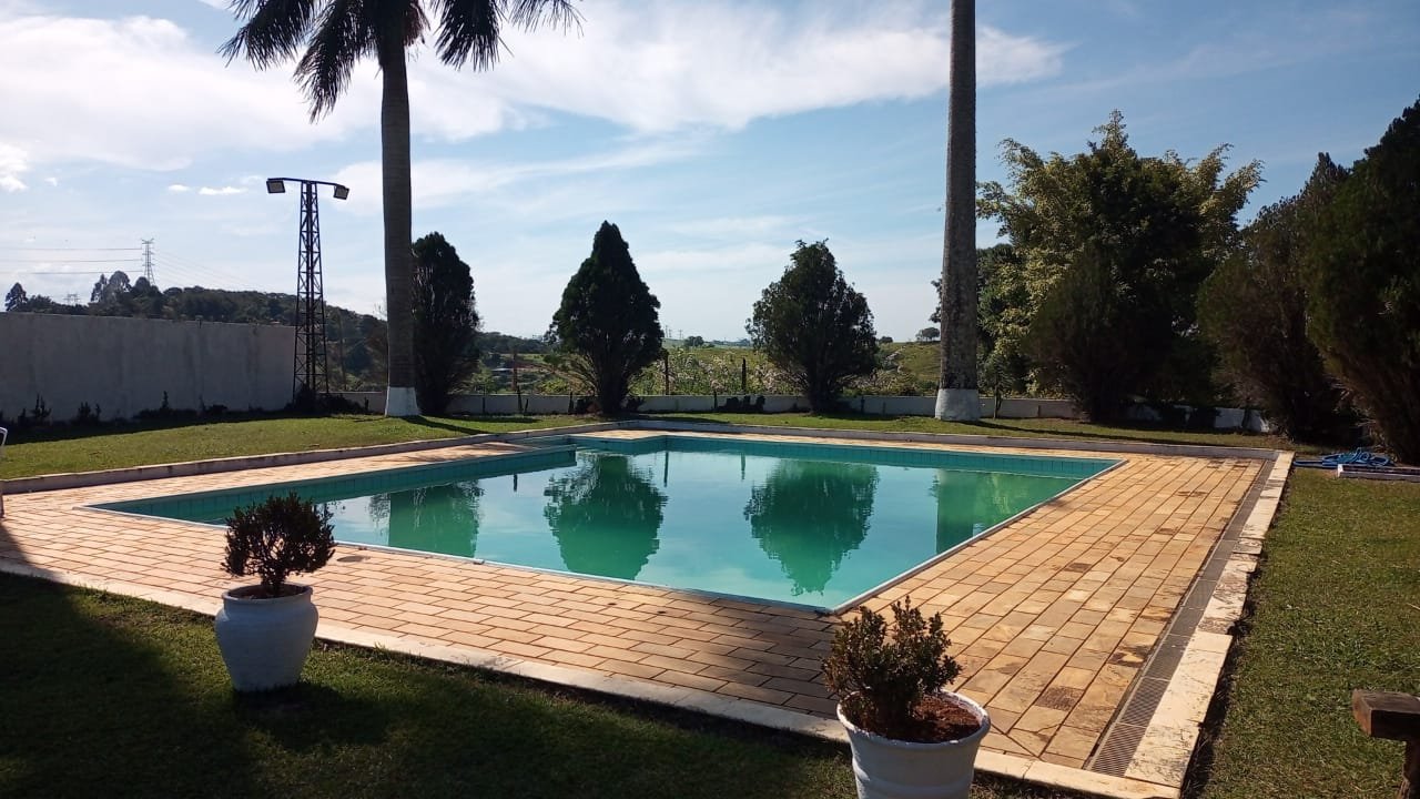 Piscina da clínica de recuperação em Taubaté